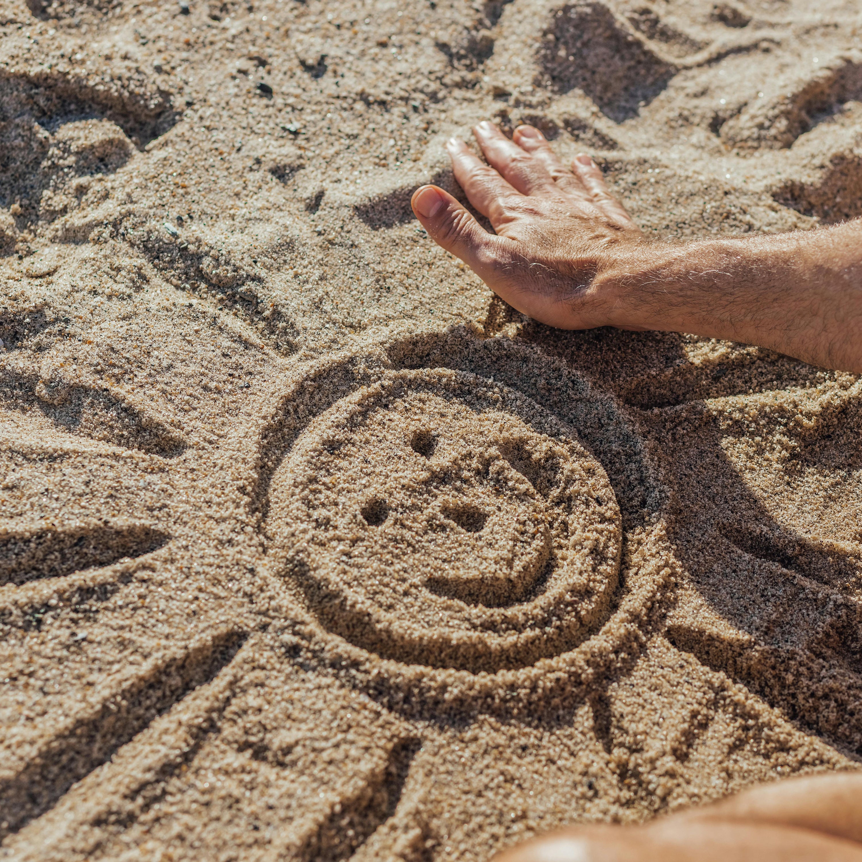 WAYS TO PROTECT YOURSELF FROM UV RAYS: INDOORS AND OUTDOORS