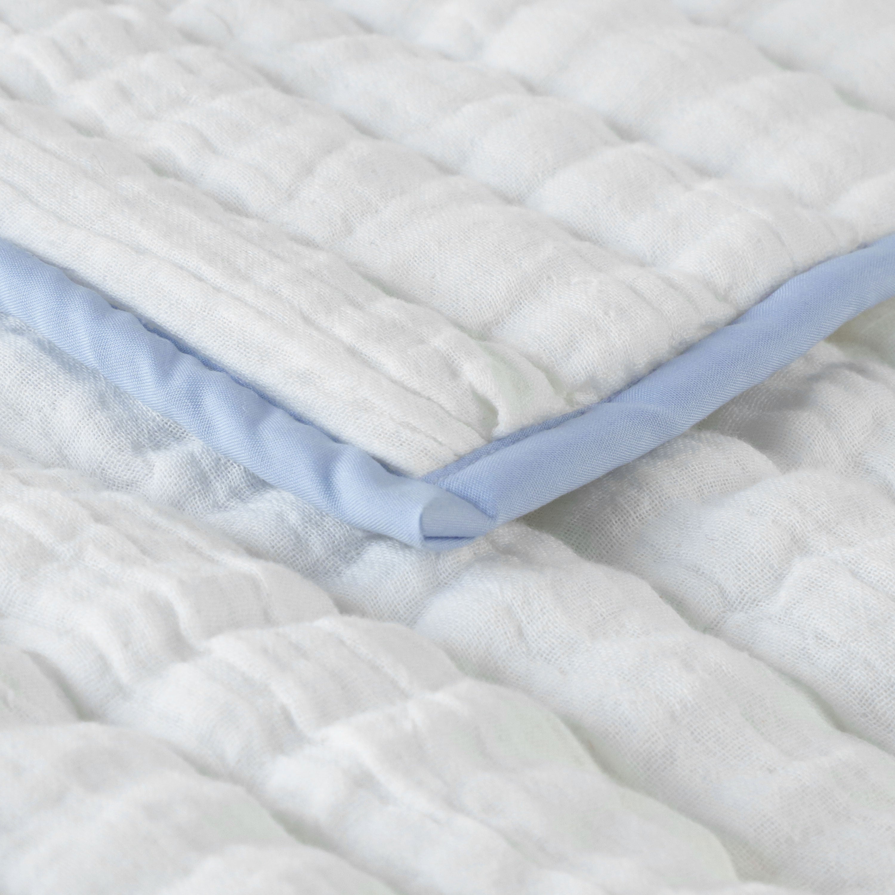 Handmade cotton quilt, this breathable comforter provide lightweight warmth. Avalible in lap quilt, crib quilt. Queen and king sizes.