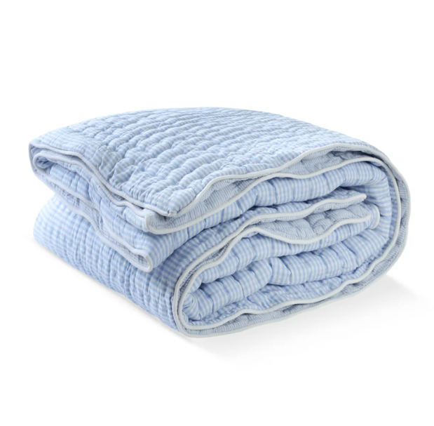 Handmade cotton quilt, this breathable comforter provide natural warmth. Avliable in crib quilt, lap quilt ,twin quilt, king and queen sizes.