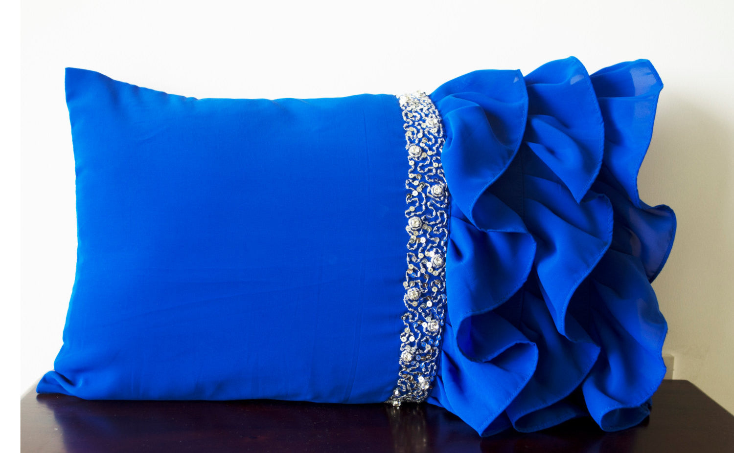 Royal blue accent online pillows