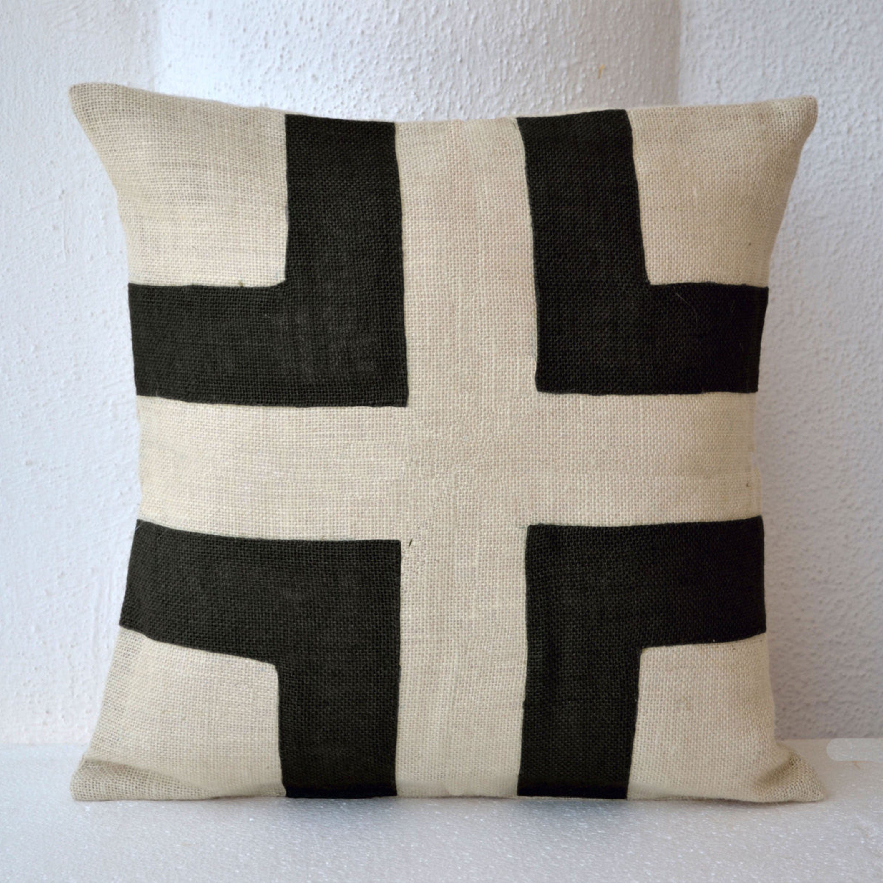 Ivory White Burlap pillow with black burlap applique - Cream Black Decorative cushion cover- gift pillow- Spring Throw pillow 18X18