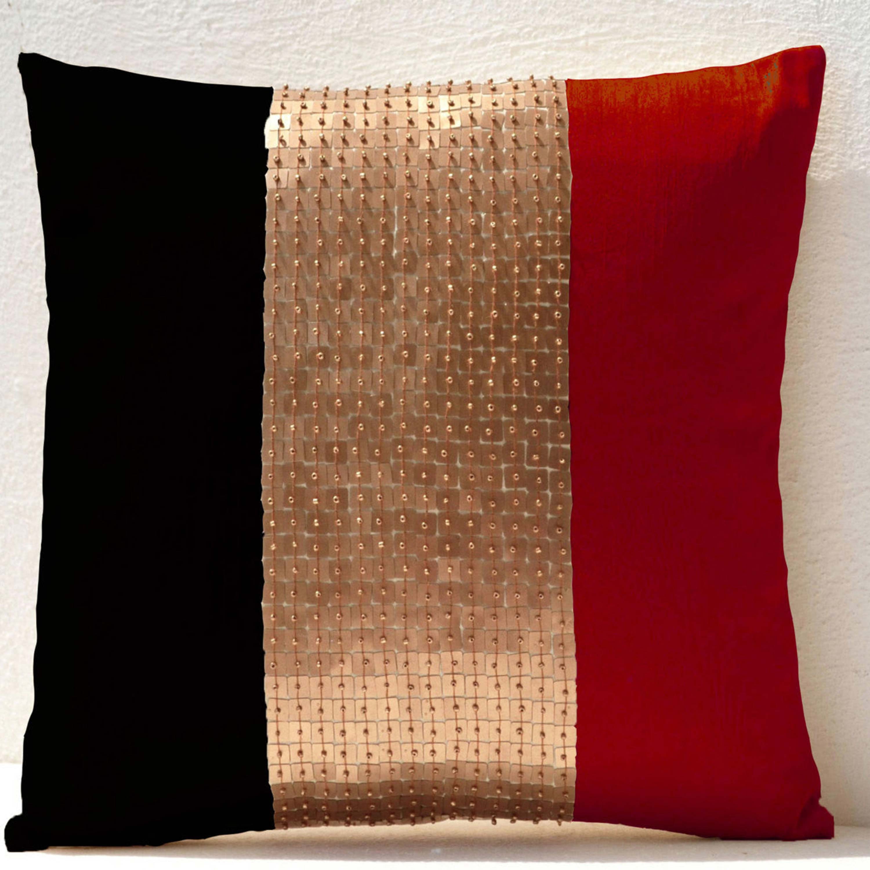 Black fashion gold throw pillows