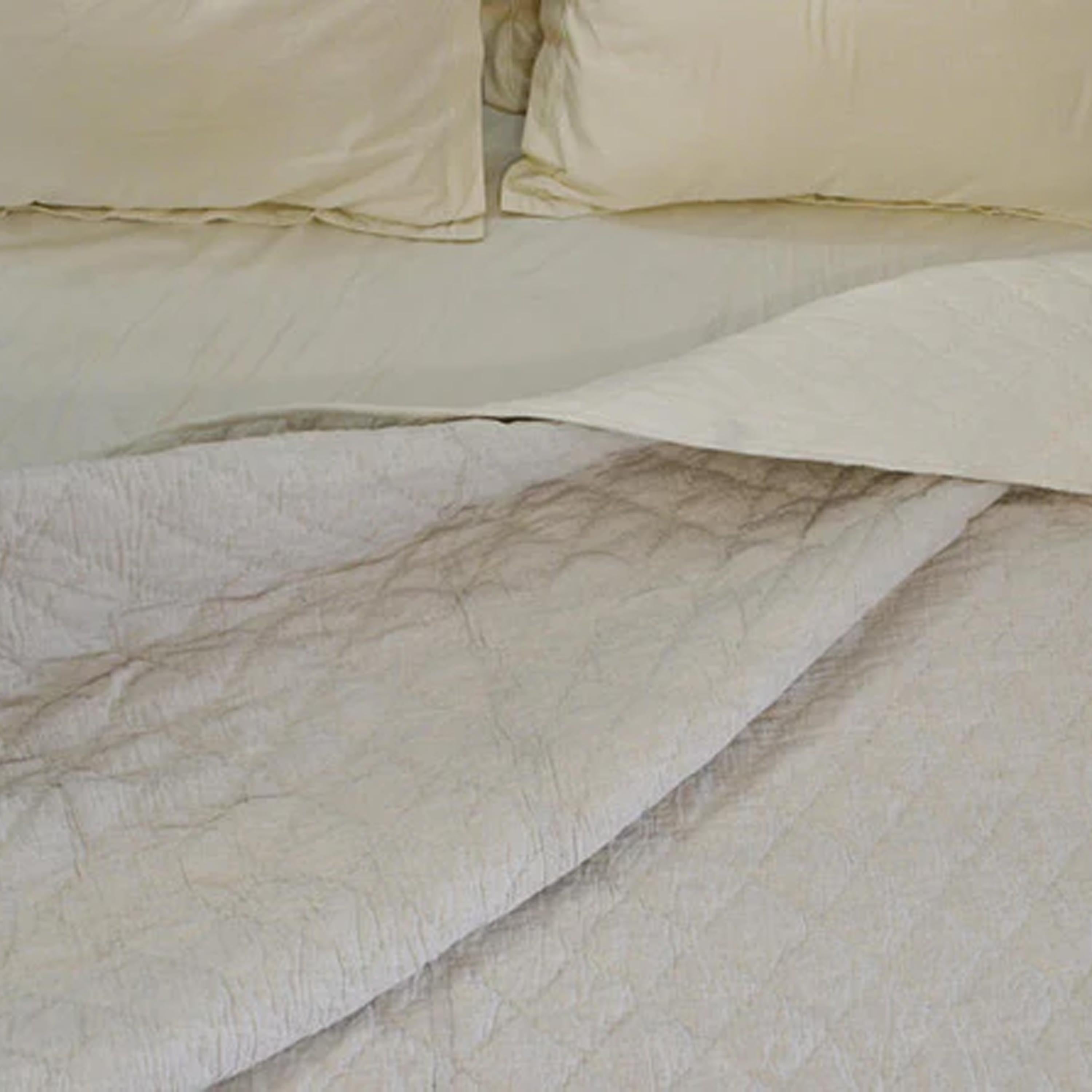 Made to order, this luxeriouis oatmeal linen quilt reverses to soft ivory cotton fabric. Precisely hand quilted in a diamond pattern, it offers a unique texture and tonal look.