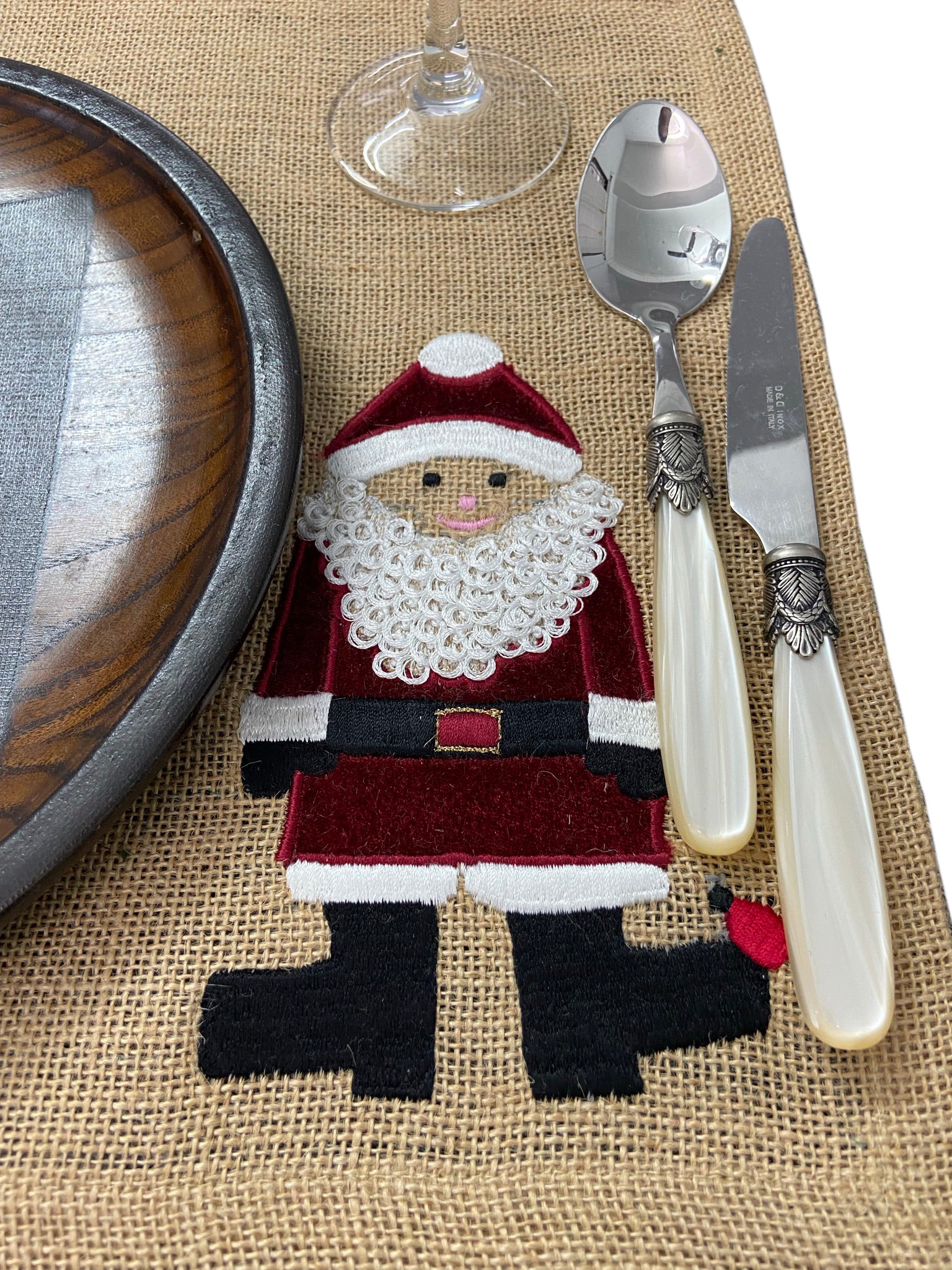 Amore Beaute Christmas Placemats are made of natural burlap with applique and embroidery.