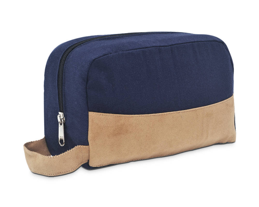 Pouch with a zipper closure