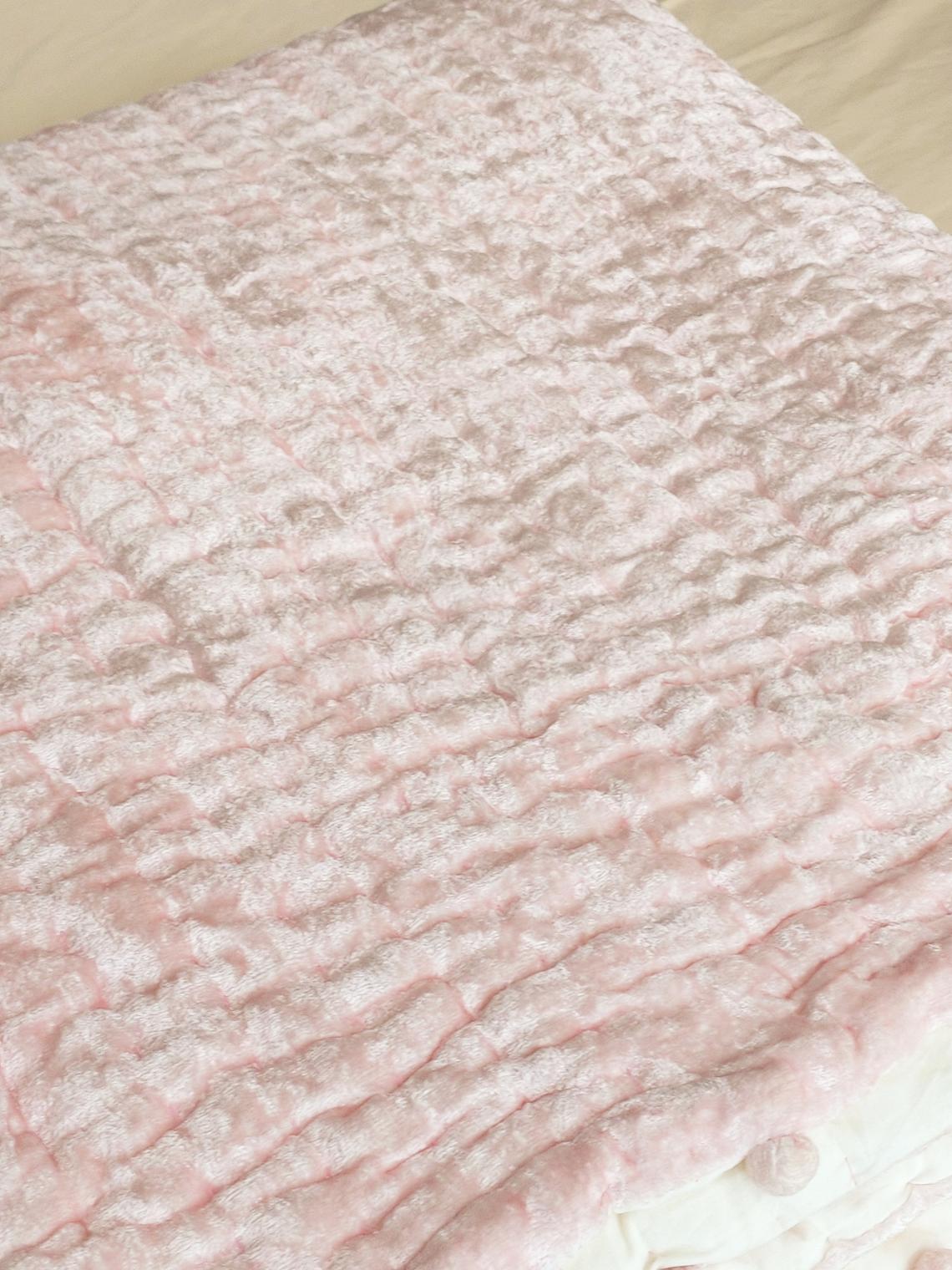 Amore Beaute quilt is pre-washed for a natural and soft look.