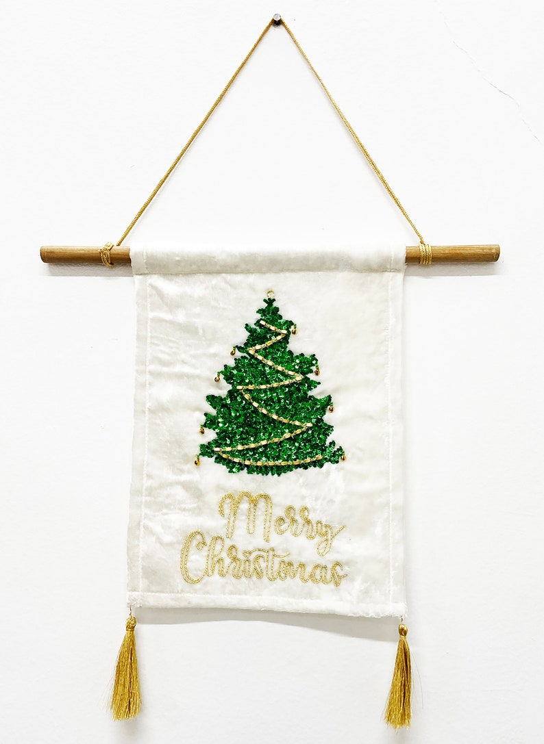 Amore Beaute Christmas Tree Wall Hanging