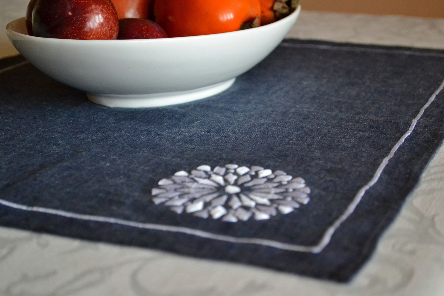 Embroidered place mats in navy blue and white